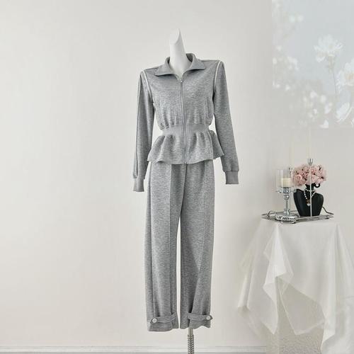 灰色健身服配什么裤子_灰色运动装搭出时尚范儿