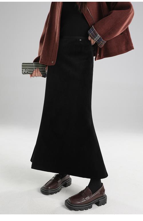 黑金丝绒最佳配色表_黑金丝绒裤装 百搭时尚，毛衣卫衣任你搭！