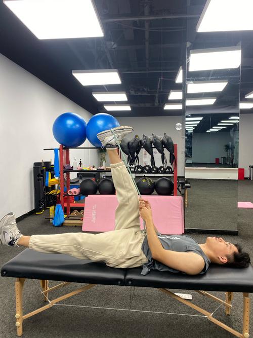 颠覆性实用体能训练_老式负重训练，6动作练出力量！