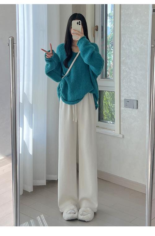 雪尼尔阔腿裤配什么鞋_时尚舒适显性感