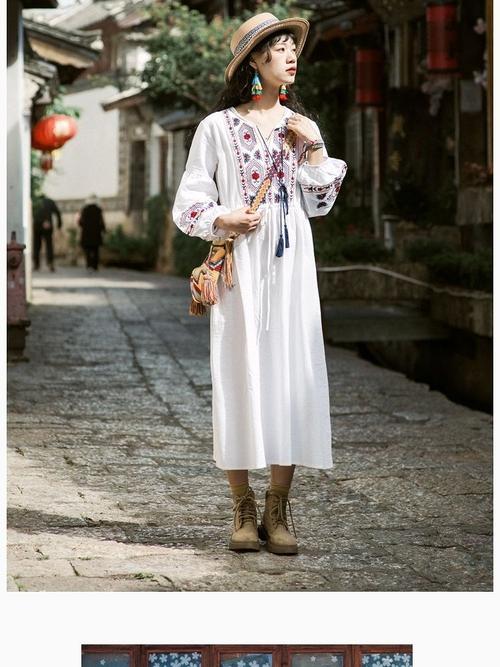 民族风连衣裙配什么鞋_民族连衣裙百搭，红鞋优雅个性，帆布舒适青春