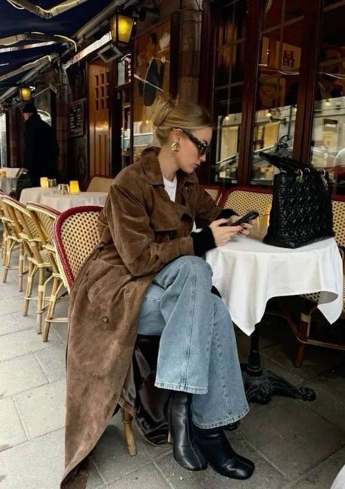 棕褐色上衣配什么裤子好看_秋冬棕褐色上衣，裤装多搭配，显高级显生机