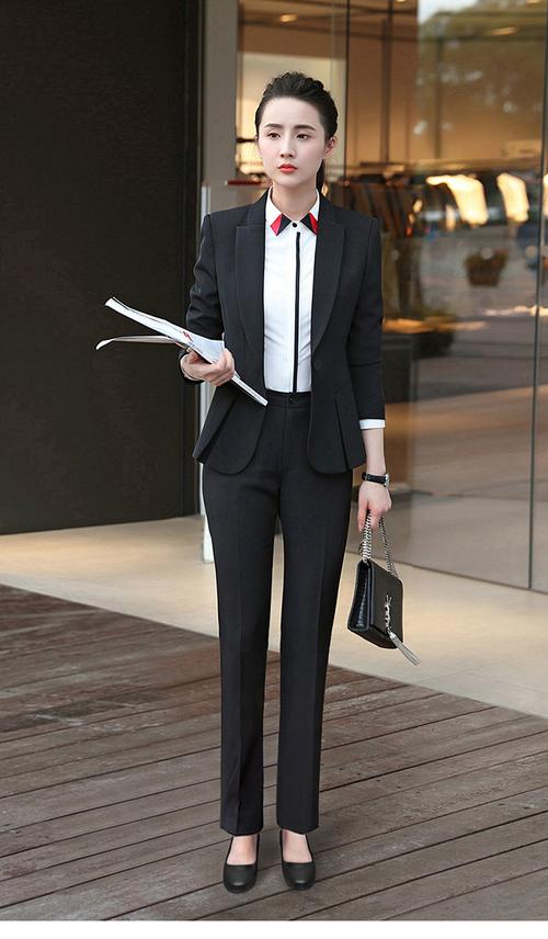 女春秋常服配什么皮鞋_百搭黑色小皮鞋，显高级又显脚小！