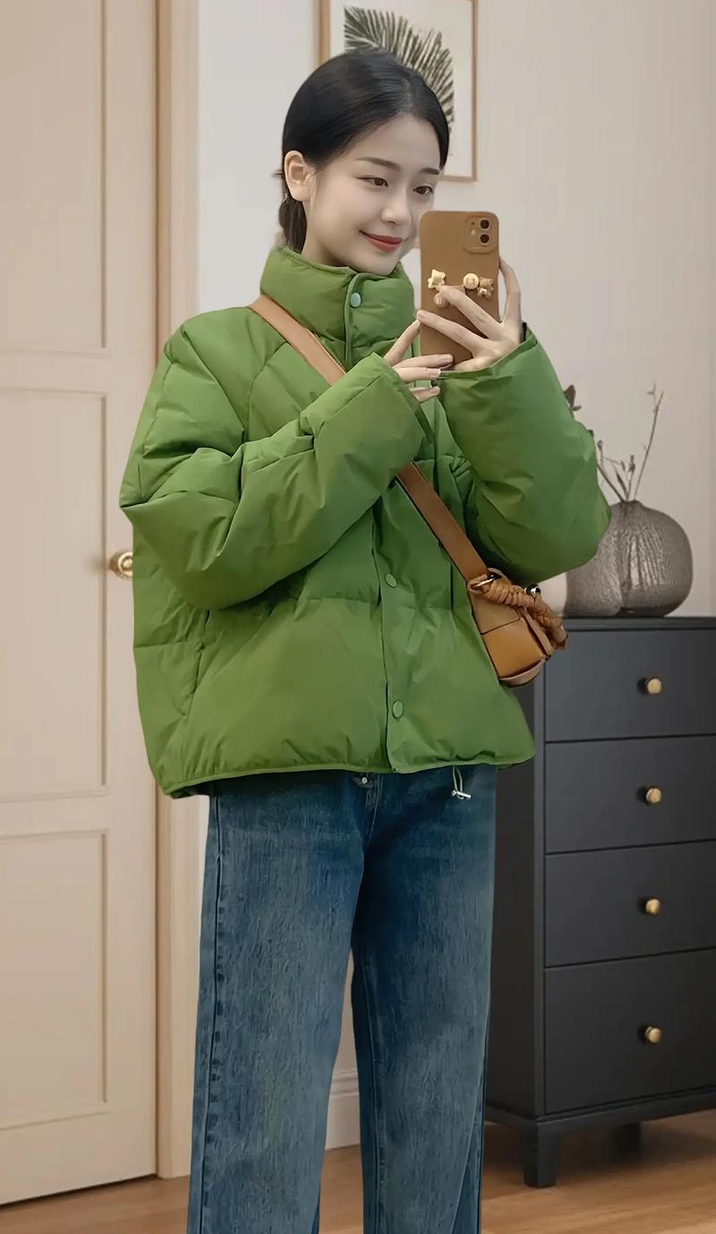 淡绿色棉服配什么颜色裙子_棉服配白裙优雅,黑裙沉稳,花裙活力,粉裙甜美,灰裙通勤 淡绿色棉服配什么颜色裙子_棉服配白裙优雅,黑裙沉稳,花裙活力,粉裙甜美,灰裙通勤