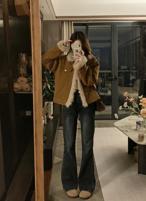 浅褐色外套搭配什么裤子_浅褐外套搭裤子,黑白灰蓝选几色? 浅褐色外套搭配什么裤子_浅褐外套搭裤子,黑白灰蓝选几色?