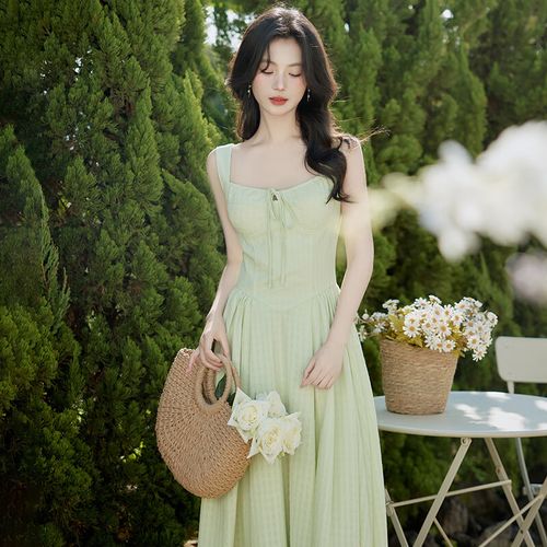 薄荷曼波绿吊带裙配什么鞋子_薄荷绿吊带裙多风格穿搭，优雅自信全攻略