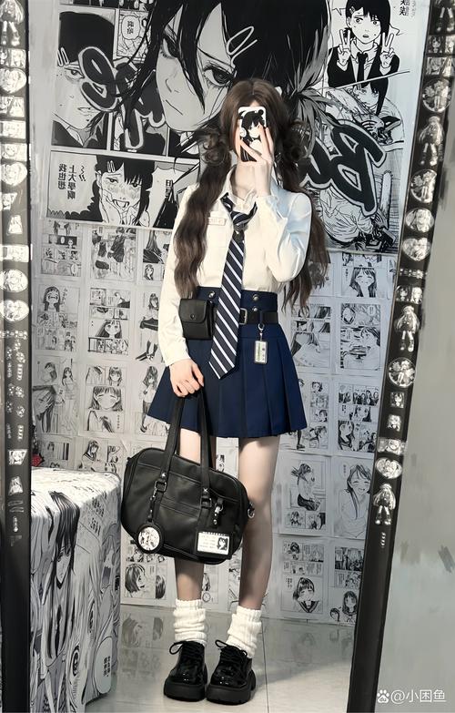 绀色上衣配黄调格裙好看吗_绀色上衣搭黄裙卡其裙显气质