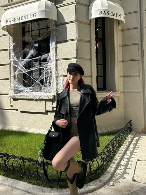 皮风衣搭配指南：硬朗与柔软的完美融合