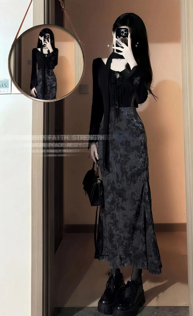 长鱼尾裙适配什么上衣_长鱼尾裙搭不同上衣，穿出优雅性感休闲风！