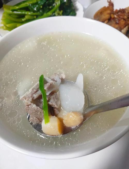 白萝卜猪骨煲的最佳搭配食材_白萝卜猪骨汤,鲜爽醇厚,清热顺气 白萝卜猪骨煲的最佳搭配食材_白萝卜猪骨汤,鲜爽醇厚,清热顺气