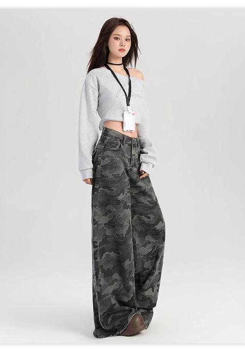 女迷彩裤搭配大全_迷彩裤回潮!秋冬时尚,显瘦百搭 女迷彩裤搭配大全_迷彩裤回潮!秋冬时尚,显瘦百搭