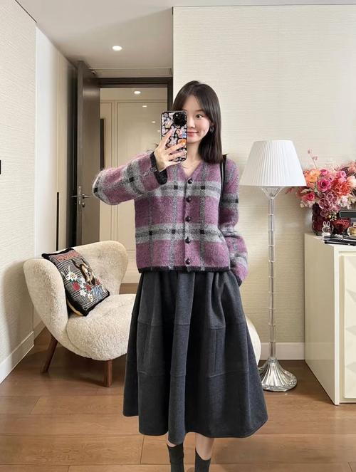 毛绒外套配花苞半身长裙_冷空气来袭!毛绒外套保暖又时尚,冬日必备! 毛绒外套配花苞半身长裙_冷空气来袭!毛绒外套保暖又时尚,冬日必备!