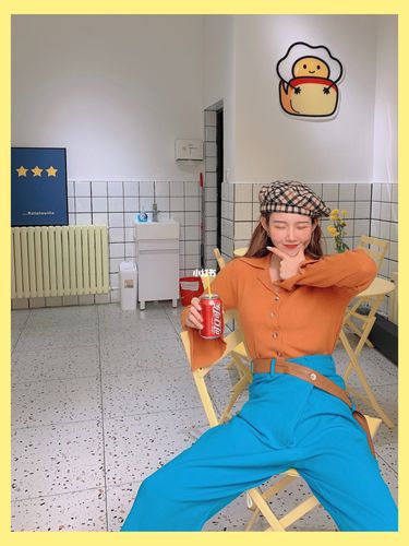 蛋白色搭配什么颜色好看_蛋黄上衣配白短裤 清爽活力休闲搭 蛋白色搭配什么颜色好看_蛋黄上衣配白短裤 清爽活力休闲搭