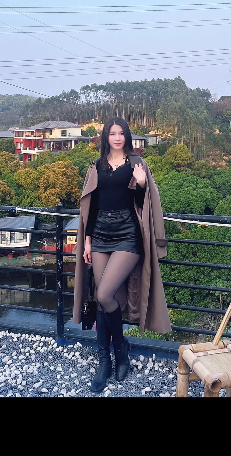 德国御姐秀丝袜和长靴的搭配_黑丝长靴经典搭配，显气质显腿长