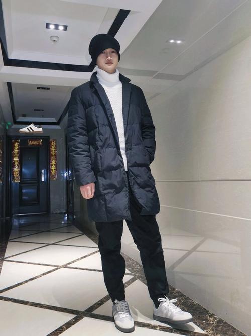 德训鞋怎么搭配衣服_百搭舒适德训鞋，时尚百搭，四季皆宜！