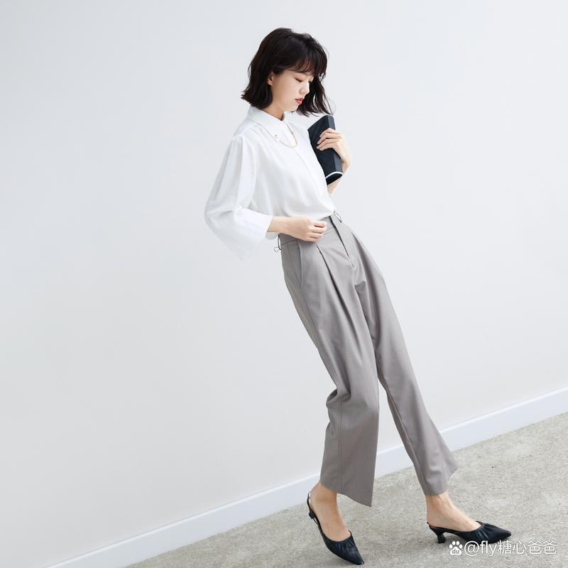 中灰裤子配什么上衣_灰色裤子怎么搭？百变风格时尚指南