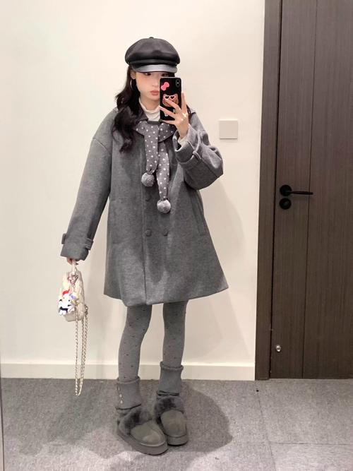 小毛呢配什么外套_小毛呢半裙搭配多款外套，时尚又百搭！