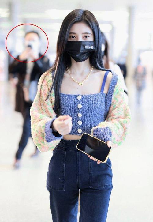 鞠婧祎穿q露脐装搭配牛仔裤_露脐装+牛仔裤时尚满分 鞠婧祎穿q露脐装搭配牛仔裤_露脐装+牛仔裤时尚满分