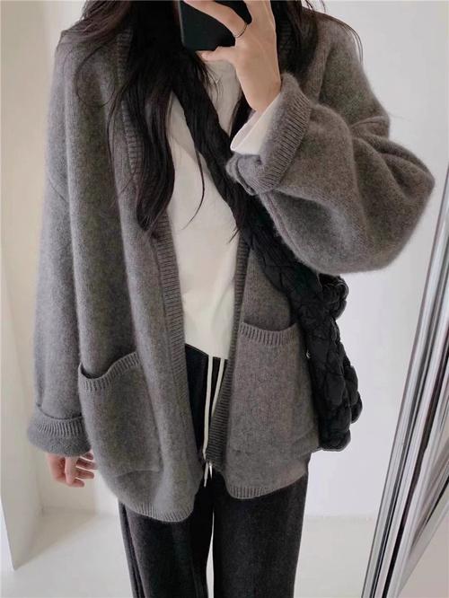 腻子外套里面搭配针织衫可以吗_针织衫叠穿腻子外套,时尚保暖显高显瘦 腻子外套里面搭配针织衫可以吗_针织衫叠穿腻子外套,时尚保暖显高显瘦