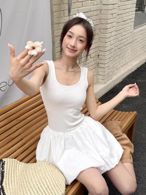 花苞裙配什么上衣_复古优雅，时尚百搭，法式浪漫