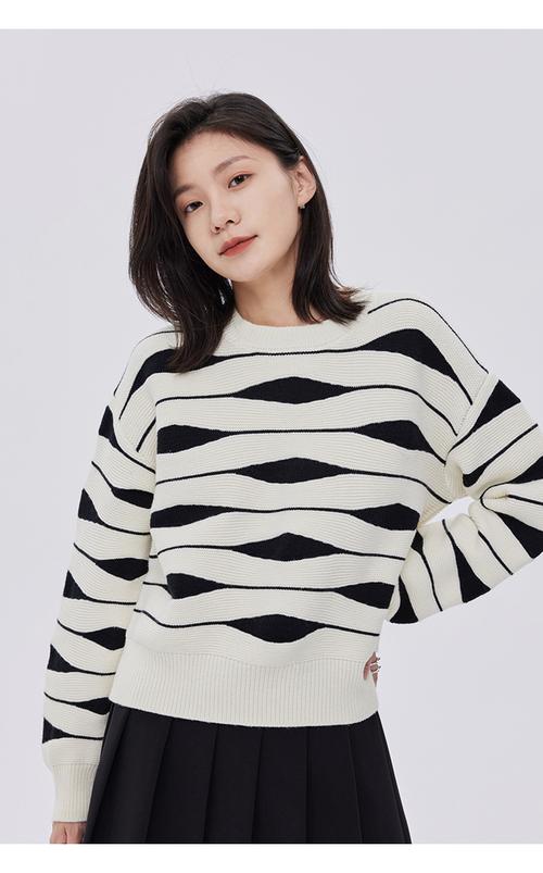 菱形脸适合什么领子的衣服_菱形脸选对领口显气质