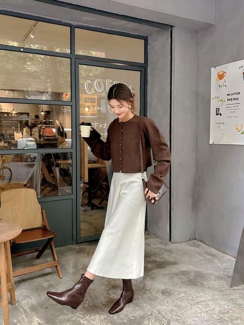 方头短靴配什么裤子_方头短靴百搭时尚，配裤配裙都好看！