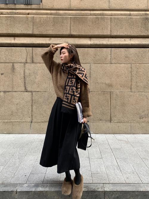 伞裙搭配什么外套 秋冬_通勤气质,显瘦显高,秋冬必备 伞裙搭配什么外套 秋冬_通勤气质,显瘦显高,秋冬必备