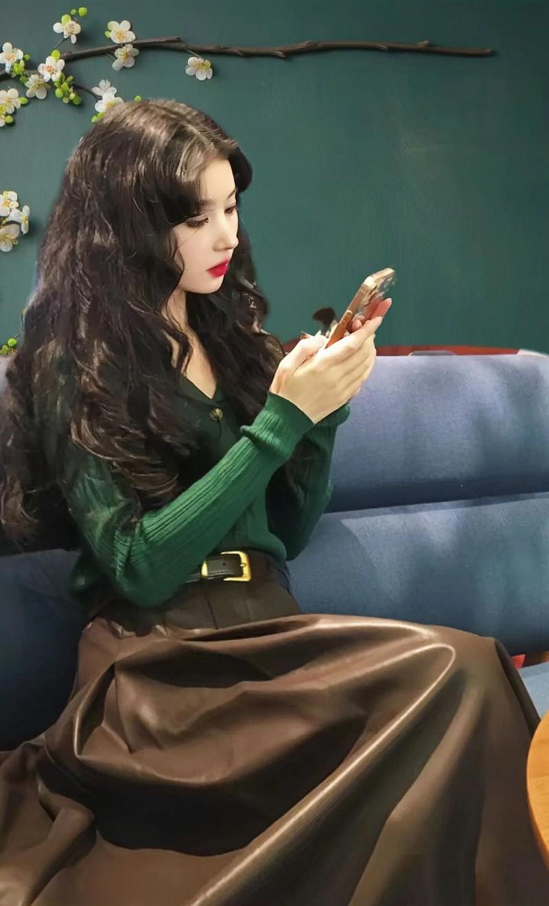 港风穿搭女_自信飒美，职场精英范