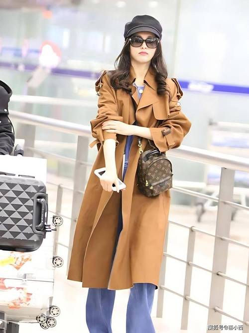 唐嫣冬季穿搭的生活照_保暖又时髦，毛衣+阔腿裤太会了！