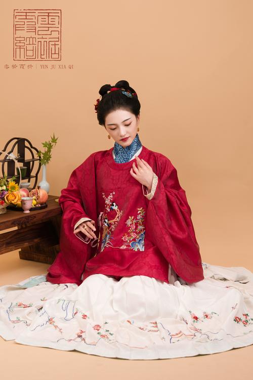 大襟适合什么人穿_传统美，男女皆宜！