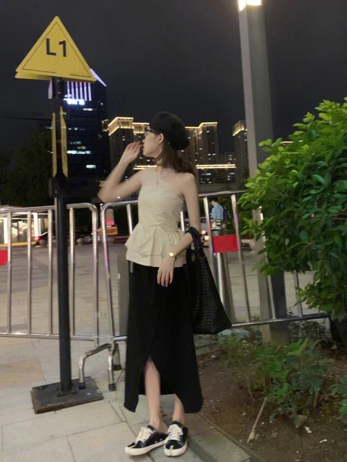 姬小满开叉裙穿搭注意事项_开叉裙穿出优雅，细节决定成败！