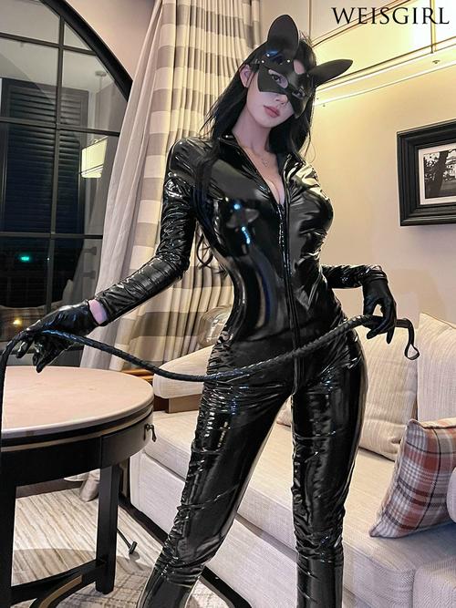 斗帽搭配全包紧身衣_神秘个性穿搭，派对必备