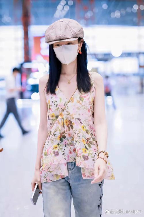 贝蕾帽配什么衣服_贝蕾帽百搭时尚，点睛秋冬造型！