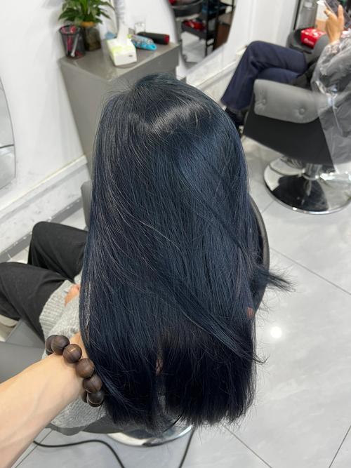 蓝黑色适合什么年龄段_低调又吸睛，成熟少女都爱