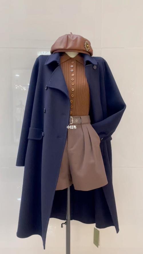藏青毛呢大衣适合年轻人穿吗_藏青大衣，年轻人的时尚百搭选择！