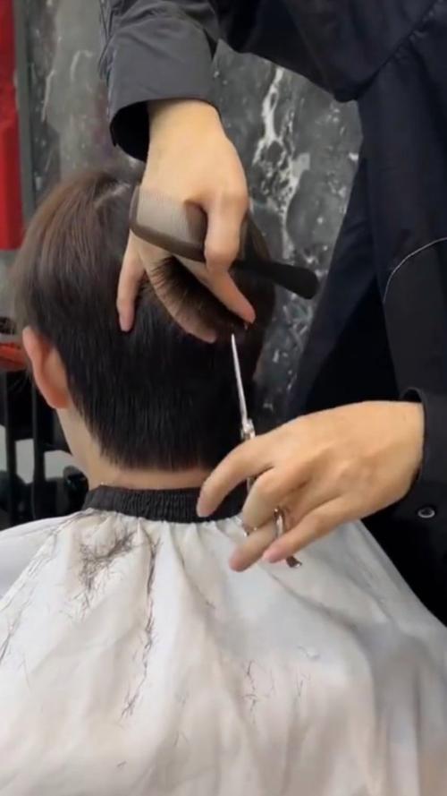 洗剪吹做发型吗_主动和发型师沟通，打造你的理想发型