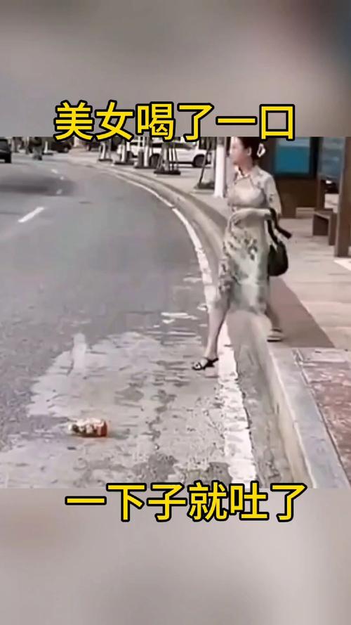 这才是催吐的正确姿势女子喝醉_15分钟淡盐水，垫高上半身