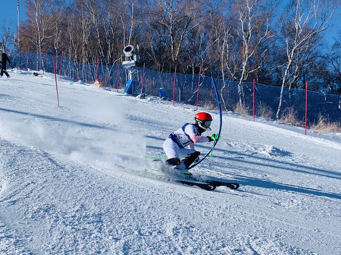 高山滑雪运动员的体能训练_跟《健身时代》练深蹲跳等