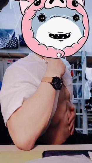 整个宿舍都在练腹肌_练出腹肌靠自律! 整个宿舍都在练腹肌_练出腹肌靠自律!