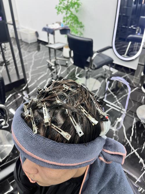 夹式塑料卷发筒卷所有头发_简单变造型，自信美翻天！