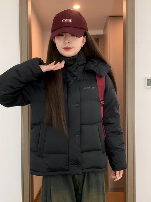 棉服黑色与紫色适合多少年龄穿_黑色棉服百搭耐脏,紫色显气质显成熟 棉服黑色与紫色适合多少年龄穿_黑色棉服百搭耐脏,紫色显气质显成熟