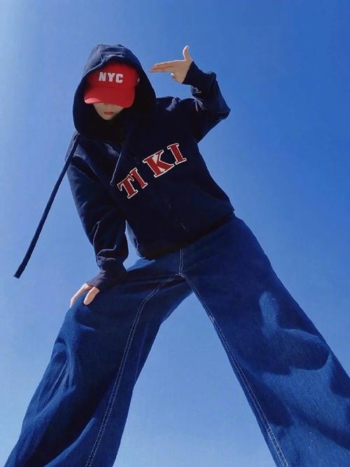 酷一点的拍照姿势_街头拍照姿势，展现个性时尚感