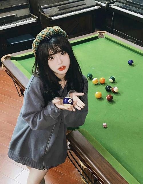 和对象在台球桌上拍照姿势_复古台球厅拍酷照，神秘性感氛围佳
