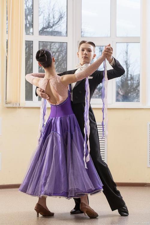 交谊舞拉花全部动作_手转缸平,精准对称,收尾技巧 交谊舞拉花全部动作_手转缸平,精准对称,收尾技巧