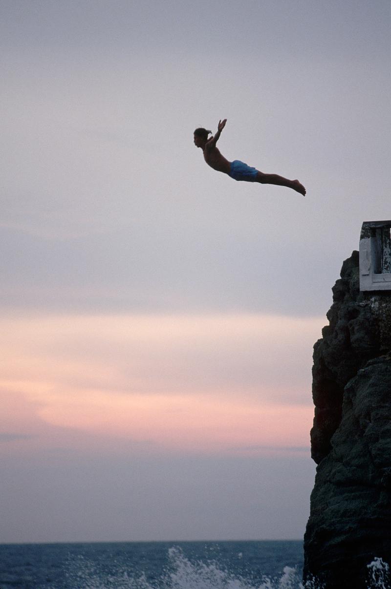从高处往下跳正确姿势_姿势装备技巧要点