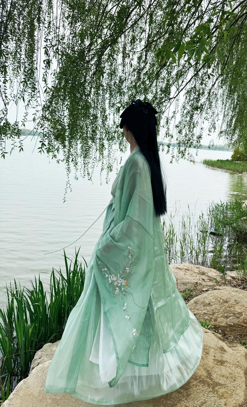 非纯色汉服适合的的发型_汉服色彩纹样多?发型搭配全攻略! 非纯色汉服适合的的发型_汉服色彩纹样多?发型搭配全攻略!