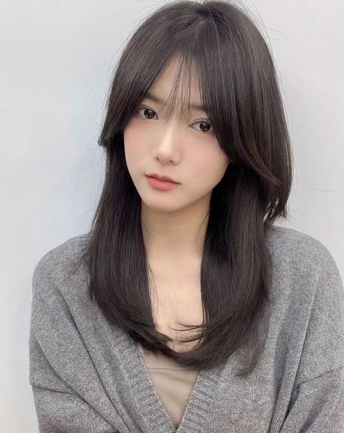 黑茶色头发会不会老气_显年轻又百搭，适合所有人！