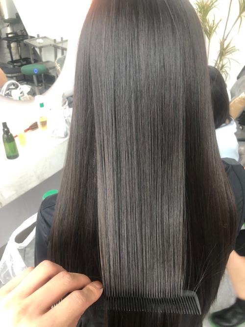 想头发顺直但不想拉头发_护发小妙招，顺直秀发轻松get！