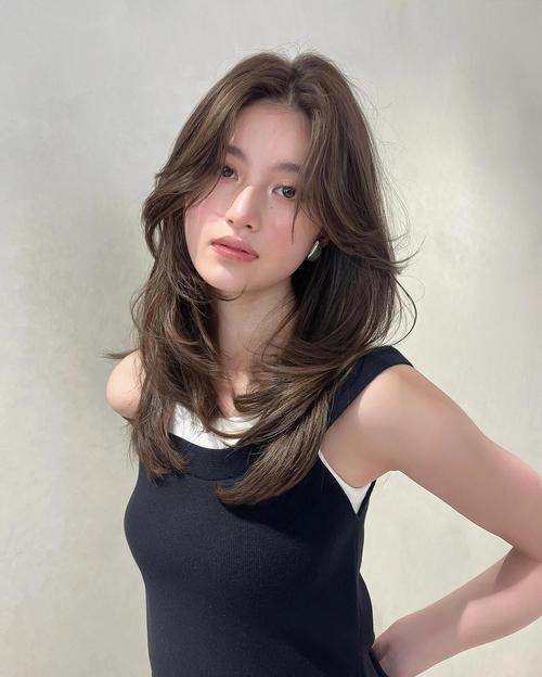 高端气质女人发型_中年女性这样扎发显气质