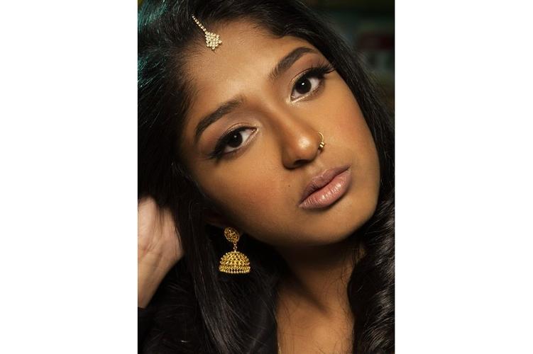 基督教里拉女生头发_长发象征荣耀,马利亚擦脚显爱意 基督教里拉女生头发_长发象征荣耀,马利亚擦脚显爱意